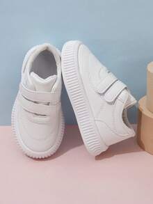 春/秋新款男童和幼兒運動鞋,舒適的平底鞋底,純白色運動鞋,適用於軟和舒適的節日穿著,可愛又百搭的家庭及鄉村運動鞋