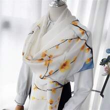 1條女士白色緞子提花花卉印花優雅暖和頸巾,梅花設計,適合日常穿著、海灘假期、拍攝照片 - 白色 - 查看 3