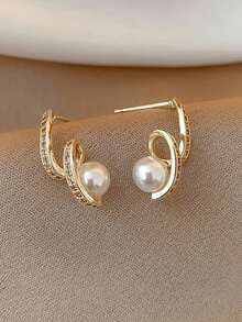 1對微鑲鋯石和人造珍珠裝飾的中空耳針，適合女性日常佩戴 - 金色 - 查看 1