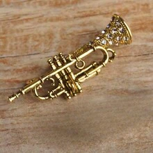 1 件复古萨克斯管形状胸针 女士音乐家礼物 水晶仿古金色乐器别针 - 金黃色 - 查看 2
