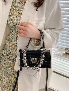 Fashionable Y2k Style Women's Bag,Mini Crocodile Embossed Bag Heart & Buckle Decor Zipper Fashion Flap Square Bag, Cute Heart-Shaped Bag, Waterproof, Can Be Used As Handbag Or Shoulder Bag, Comes With A Short Chain For Decoration. Made Of Pu Leather, Suitable For Women, Girls, Students, Newcomers To Work, White-Collar Workers Or Business Travelers - Black - View 3