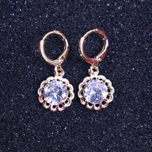 1對時尚優雅的鋯石花吊墜耳環,適合日常穿戴、節日慶典和生日禮物,全新,不褪色 - 金黃色 - 查看 1