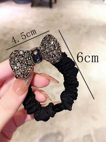 時尚的鑽石發帶,適合女士和女孩 - 帶有馬蹄鈴的彈性髮帶,適合裝飾髮型和頭飾 - 款式1 - 查看 3