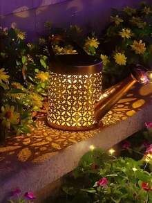 1入組利用太陽能的鐵製中空地墊式水桶燈,搭配36支60cm暖白銀絲線燈和1支高亮度暖白色燈,照明時間約8-10小時。適用於戶外庭院裝飾、家庭聚會、花園、草坪、景觀照明等。 - 黃色 - 查看 4