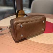 新款枕頭女包,大容量小方包,菸灰軟包,迷你肩背包,手提包,斜跨包,獨特設計和高端材料 - 香檳色 - 查看 6