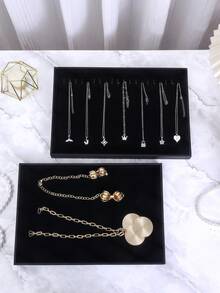 1入組大容量絲絨珠寶展示托盤，多功能項鍊手鐲收納盒，PU皮革珠寶儲存展示托盤。velvet絨面和PU皮革托盤寬敞，是理想的日常配件收納盒和展示器，適合儲存和展示珠寶和小物品。 - 黑色 - 查看 3