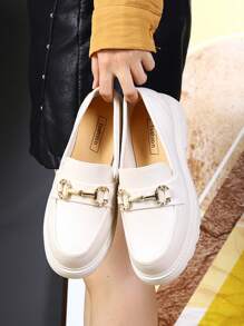 新款女士套脚乐福鞋，软底，厚底，金色链条装饰，玛丽珍鞋款，休闲舒适，时尚学院风，轻便百搭，适合春秋季节穿着，四季皆宜，适合娇小身材，英伦风办公鞋 - 白色 - 查看 2