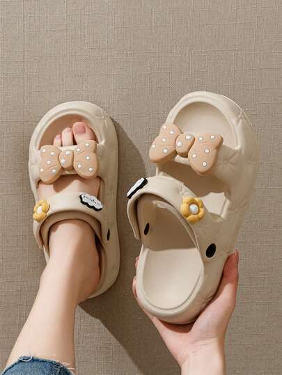 女款厚底卡通拖鞋,配有蝴蝶結,室內外都防滑,可愛簡約設計,非常適合度假風格