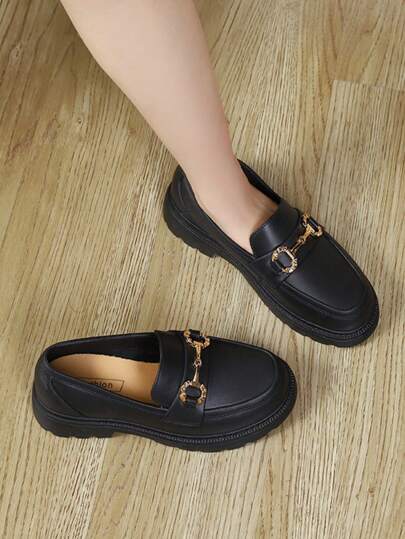 新款女士乐福鞋，英伦风软底套脚厚底鞋，饰有金属链条，玛丽珍休闲鞋，适合学生，时尚舒适平底乐福鞋，适合春秋季穿着