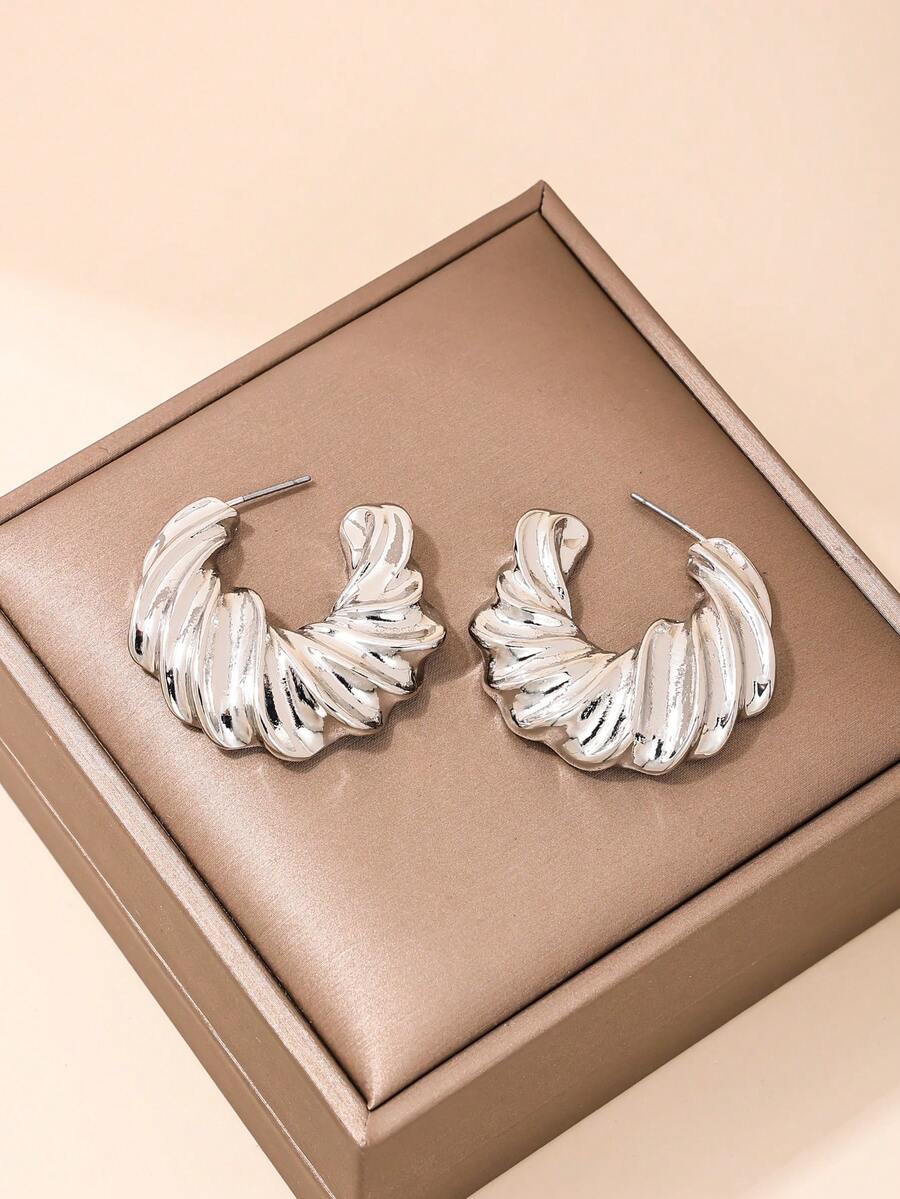 1對優雅的鍛打紋理時尚個性化c設計極簡主義耳環 - 銀色 - 查看 1