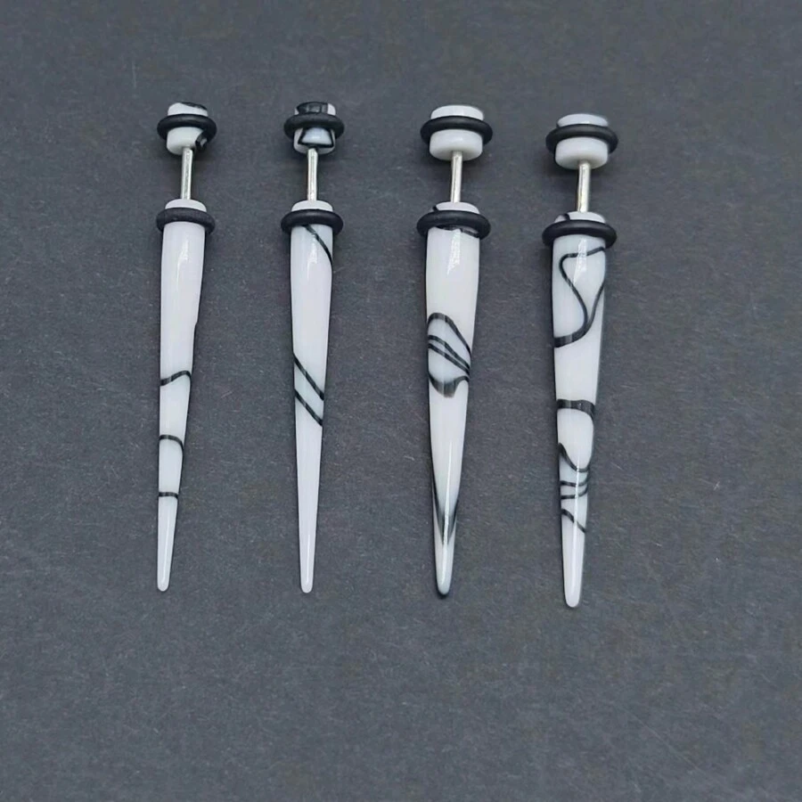 4 件套时尚个性化耳钉和耳夹，采用仿亚克力穿孔和织物纹理设计 - 麻布假耳擴 - 查看 1