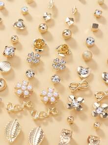 1 Set Of 30 Pairs Ladies' Cute And Delicate Golden Small Flower Metal Ironwork Faux Pearl Winged Earrings - Yellow Gold - View 3