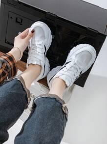 Dames platte antislip ademende effen casual schoenen PU lage top veter lage hak modieuze elegante atletische casual sneakers, wit & zwart