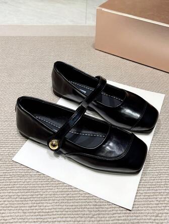 Nouvelles sandales plates à bout carré et à col bas avec esprit du soir de style français, pour le printemps-été 2024. Chaussures de type Mary Jane douces pour femmes, assorties avec des jupes, pour la Saint-Valentin