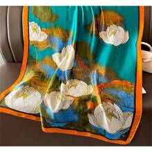 風復古輕質荷花印花絲巾女,可當披肩或圍巾,適合空調場所或增添保暖效果 - 綠色 - 查看 3