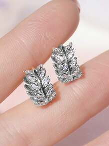 一对优雅的立方氧化锆耳环，适合女性佩戴，可用于结婚纪念日、订婚派对、情人节等场合，也是送给妈妈、母亲节的绝佳礼物。 - 銀色 - 查看 2