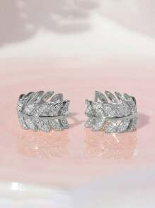 一对优雅的立方氧化锆耳环，适合女性佩戴，可用于结婚纪念日、订婚派对、情人节等场合，也是送给妈妈、母亲节的绝佳礼物。 - 銀色 - 查看 6