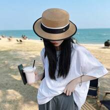 新款女士编织平顶草帽，适合海滩度假，防紫外线，字母装饰，时尚百搭，优雅休闲，适合旅行、假日、节日佩戴。 - 彩色 - 查看 1