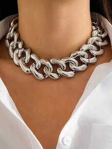1個歐美朋克風格嘻哈粗鏈頸鍊,搭配誇張的方形扣墜飾,適合女性簡約配件