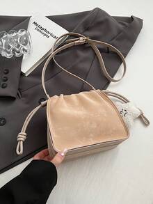 1個時尚純色小斜背包(7.8in*6.7in*3.1in),配有吊飾,拉繩式關閉,適用於購物、約會、下午茶、手機、單肩包,淺色系,可愛又可愛的女士手提包 - 卡其色 - 查看 7