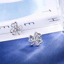 925 Sterling Silver Women's Lucky 3 Leaf Clover Leaf Stud Earrings Valentines - Silver - View 4
