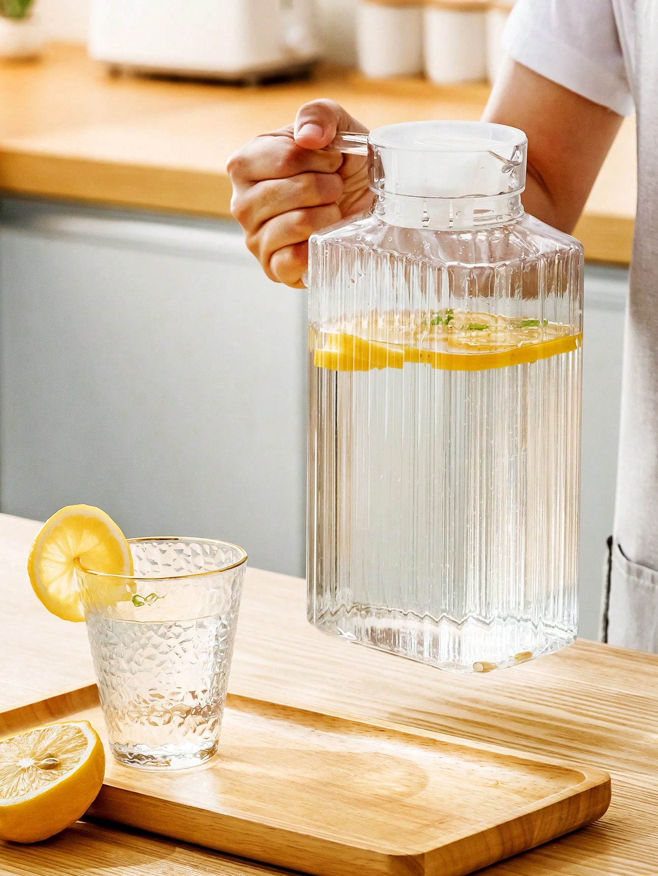 جك زجاجي كبير للماء والعصير بغطاء واسع – تصميم شفا...