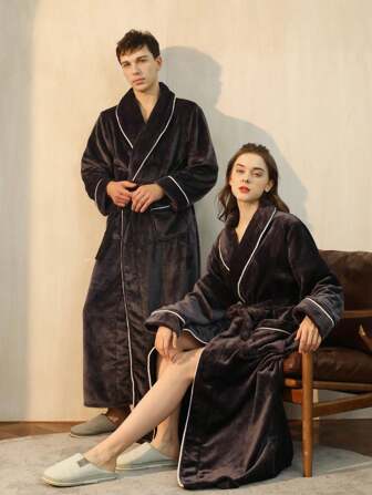 1件男士舒适加厚法兰绒长袍，撞色披肩领长款毛绒浴袍，适合情侣，秋冬季，蓬松柔软