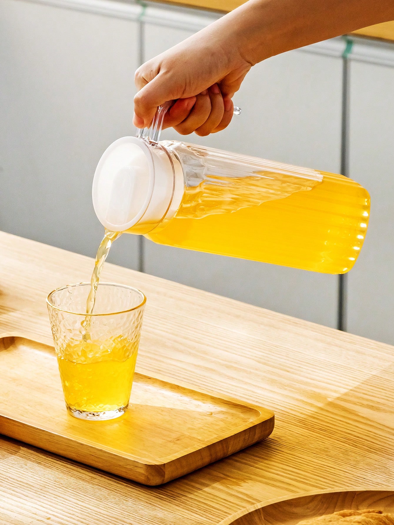 جك زجاجي كبير للماء والعصير بغطاء واسع – تصميم شفا...