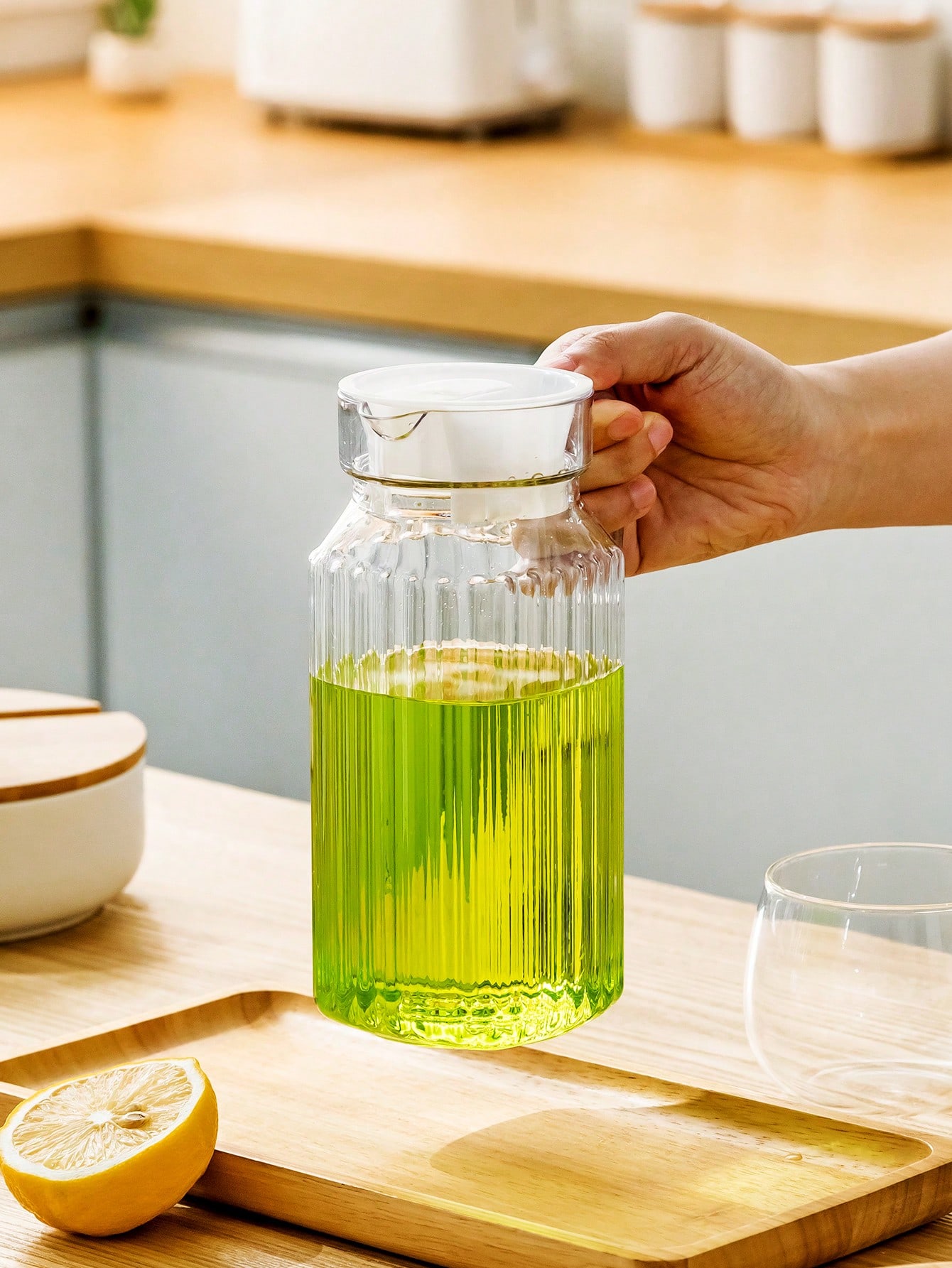 جك زجاجي كبير للماء والعصير بغطاء واسع – تصميم شفا...