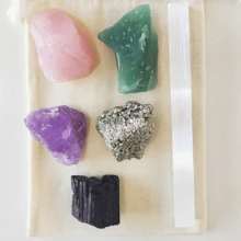 Kit de Cristais para Iniciantes - bastão de selenita, quartzo rosa, quartzo verde, ametista, turmalina negra e pirita.