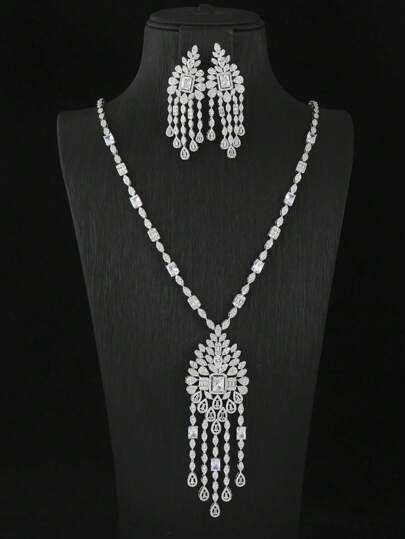 1 set regalo di San Valentino, collana con pendente a forma di cubo con strass e orecchini a nappa, adatto per indossare durante le festività dalle donne