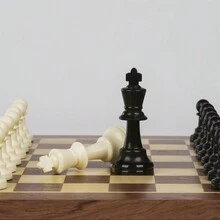 塑膠國際象棋棋子,帶額外皇后,僅 34 個白色和黑色國際象棋棋子（3 英寸特大號,包括儲物袋 - 黑與白 - 查看 7