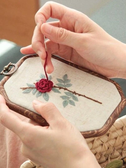 1 pieza Aro de bordado con apariencia de madera retro en forma rectangular (Aro de bordado/Marco decorativo/Marco de imagen) (El aro de tamaño grande tiene agujeros adicionales que no son un problema de calidad, la cabeza de metal se puede desenroscar y montar en estos agujeros vacíos para proporcionar un método de suspensión alternativo)