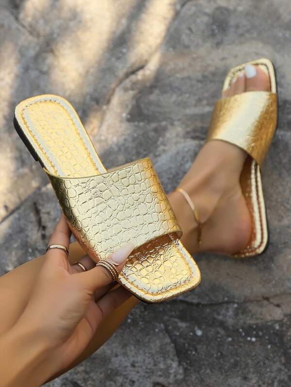 Summer 2024 New Fashion All-Match Women's Crocodile Pattern Flat Sandal With Comfortable Soft Sole Beach Sandals Vintage Gold Square Toe Shoes For Women