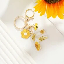 1pc Resin Alphabet Keychain For Men, Resin Daisy Alphabet Key Ring, Bee Charm Pendant, Bag Accessory, Valentine's Day Men's Gift Car Accessories Bag Charm Backpack For School Cute Goth Y2k