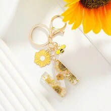 1pc Resin Alphabet Keychain For Men, Resin Daisy Alphabet Key Ring, Bee Charm Pendant, Bag Accessory, Valentine's Day Men's Gift Car Accessories Bag Charm Backpack For School Cute Goth Y2k