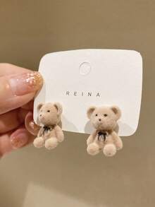 絨面可愛熊形925純銀耳釘,適用於青少年女孩和學生 - 米色 - 查看 2