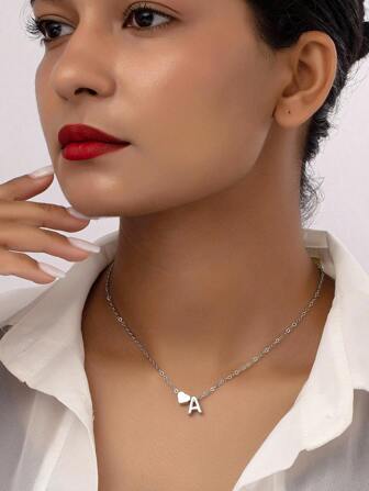 心和字母墜飾項鍊