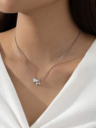 1 件时尚心形和字母细节项链，适合情人节特殊场合的可爱礼物