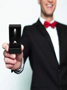 奢华LED戒指首饰盒，适用于求婚、婚礼、订婚、圣诞节等场合……带灯LED戒指首饰礼盒，男女皆宜，尤其适合女孩。盒子尺寸 - 黑色 - 查看 11