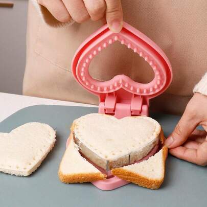 1pc Stainless Steel Heart-Shaped Sandwich Cutter With Protective Handle, Bread Mould With Heart-Shaped Edge For Pocket Bread, Diy Baking Tool Toast Clip, Sliced Bread Mould For Convenient, Durable & Easy-To-Clean, Suitable For Baking Pastries Back To School