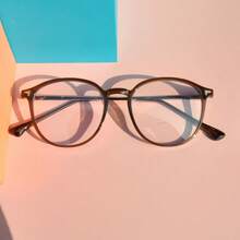 1副男女通用时尚阅读眼镜，日常佩戴，不含第一张图片所示的包装盒。