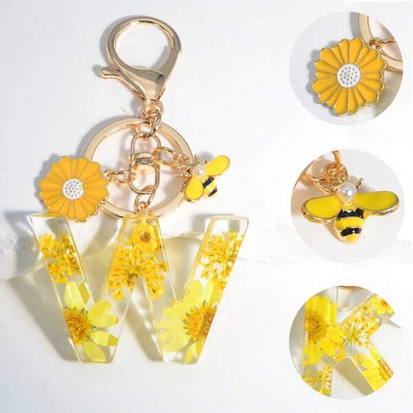 1pc Resin Alphabet Keychain For Men, Resin Daisy Alphabet Key Ring, Bee Charm Pendant, Bag Accessory, Valentine's Day Men's Gift Car Accessories Bag Charm Backpack For School