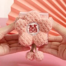 1片粉色花紋手帕,帶有中文字,採用珊瑚絨製成,適合作為伴娘禮物,浴室手部擦乾等等。 - 白色 - 查看 5