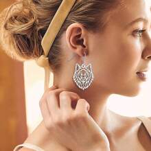 Creative And Personalized Wolf Head Earrings - Earring - View 1