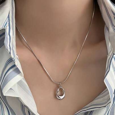 1 pièce Collier en acier de titane minimaliste et polyvalent avec goutte d'eau ajourée de mode