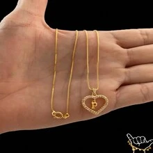 Cordão Feminino Pingente Coração Letra – Banhado a Ouro 18k