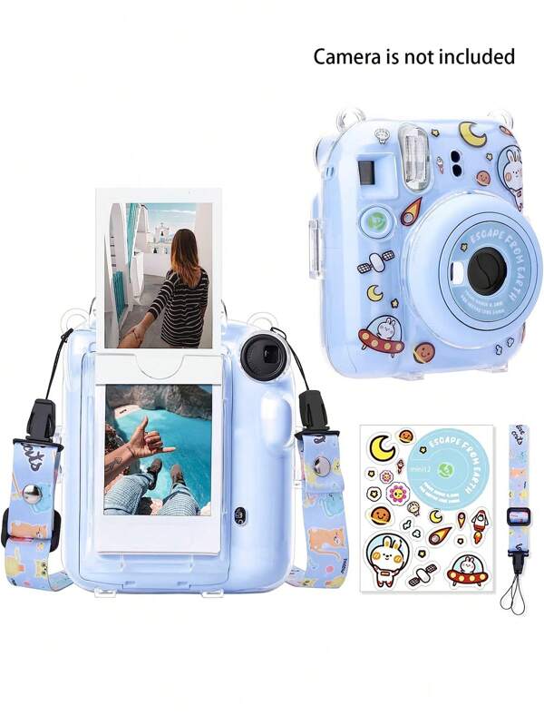 غطاء شفاف متوافق مع كاميرا Fujiflim Insta X Mini 12/ Mini 12 الفورية، حامي من PVC صلب مع جيب لتخزين 10 صور - مع حزام كتف وملصق الكاميرا - أزرق (الكاميرا غير مشمولة)
