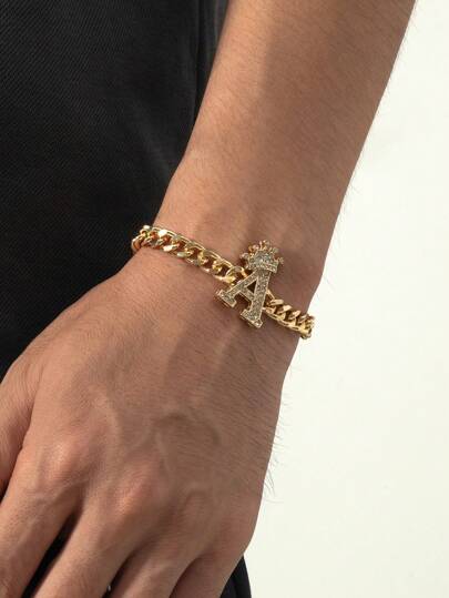 1條簡約時尚心形手鏈,附有26個字母吊墜,復古且個性化的設計