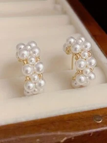 1 Pair Faux Pearl Earrings, Stud Earrings, C-Shaped Earrings, Ear Jewelry. Valentine's Day Accessories - White - View 2